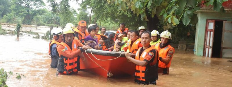 Die genaue Zahl der Toten und Vermissten ist noch unklar (Handout). - Foto: Uncredited/Myanmar Fire Service Department/XinHua/dpa