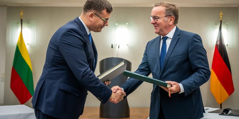 Regierungsabkommen zur Litauen-Brigade unterzeichnet. - Foto: Michael Kappeler/dpa
