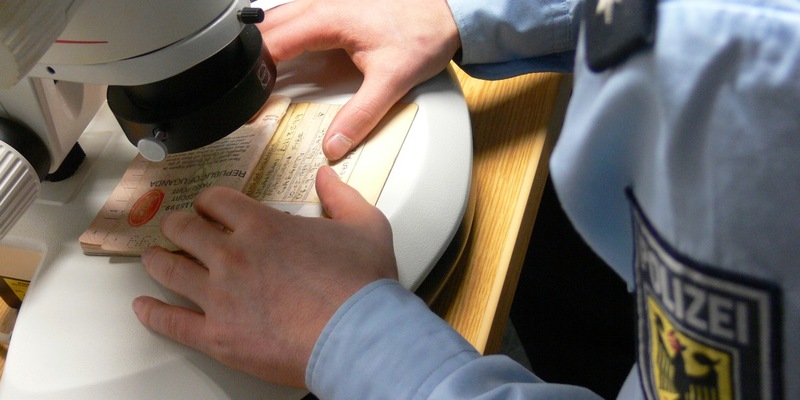 Bundespolizeidirektion München: Abschiebehaft statt Kanada - 10.000 Euro für gefälschten Pass bezahlt - Foto: presseportal.de