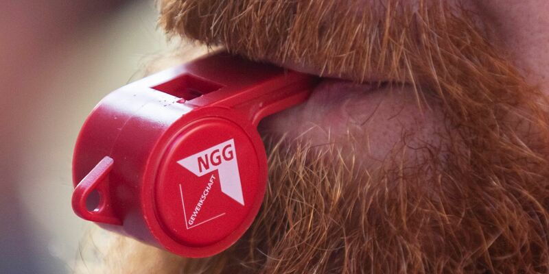 Die Gewerkschaft NGG ruft Beschäftigte in der Systemgastronomie zu Warnstreiks auf. - Foto: Christoph Soeder/dpa