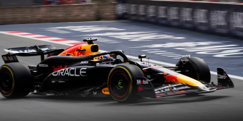 Max Verstappen holte sich in Baku die erste Trainingsbestzeit. - Foto: Sergei Grits/AP/dpa