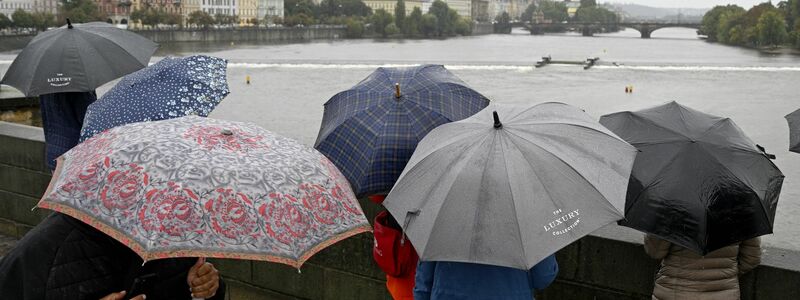 Tschechiens Hauptstadt Prag wappnet sich gegen ein drohendes Hochwasser. - Foto: Kamaryt Michal/CTK/dpa