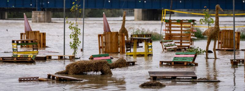 In der kroatischen Hauptstadt Zagreb ist die Save über die Ufer getreten. - Foto: Darko Bandic/AP