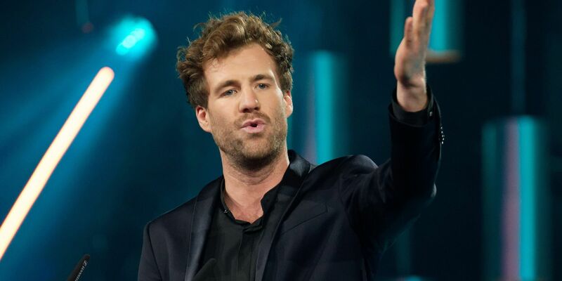 Nach mehreren Show-Absagen wegen seiner verunglimpfenden Aussagen über Behinderte will Comedian Luke Mockridge wieder auf die Bühne (Archiv-Foto). - Foto: Henning Kaiser/dpa