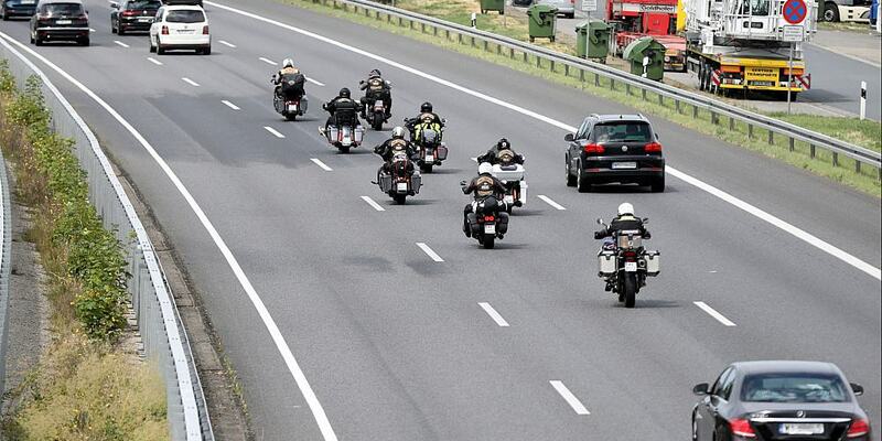 Harley-Fahrer auf der Autobahn (Archiv) - Foto: über dts Nachrichtenagentur