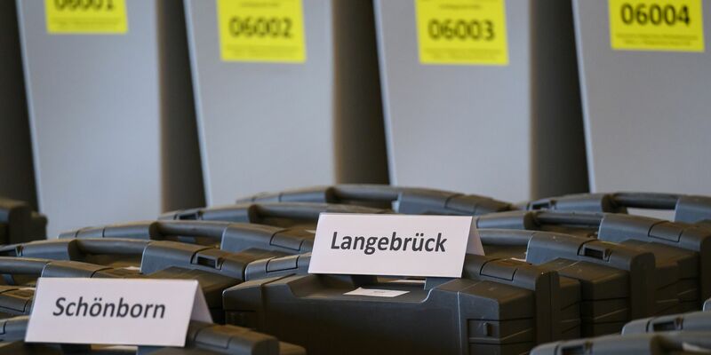 Bei der Landtagswahl am 1. September waren in Dresden und Umgebung Briefwahlzettel aufgetaucht, die zugunsten der rechtsextremen Kleinstpartei Freie Sachsen manipuliert worden waren. (Archivbild) - Foto: Robert Michael/dpa