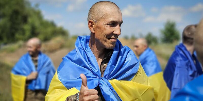 Russland und die Ukraine haben jeweils 103 Kriegsgefangene in ihre Heimat enlassen (Archvibild) - Foto: Uncredited/Ukrainian Presidential Press Office/AP/dpa