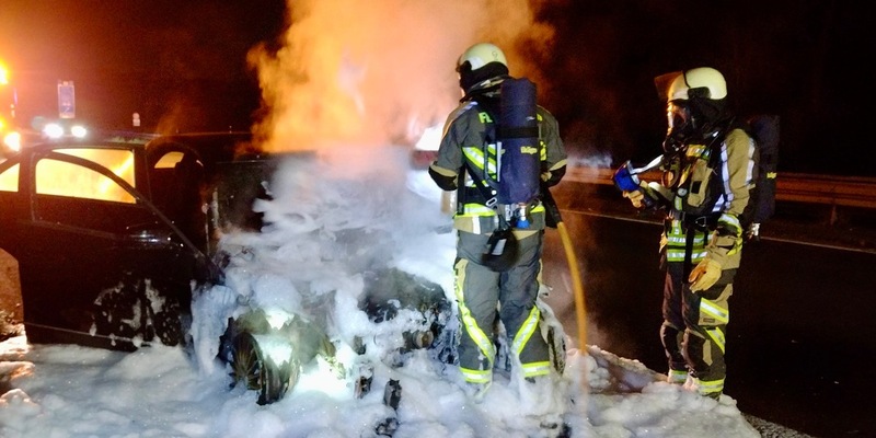 FW Hünxe: Pkw in Vollbrand - Foto: presseportal.de