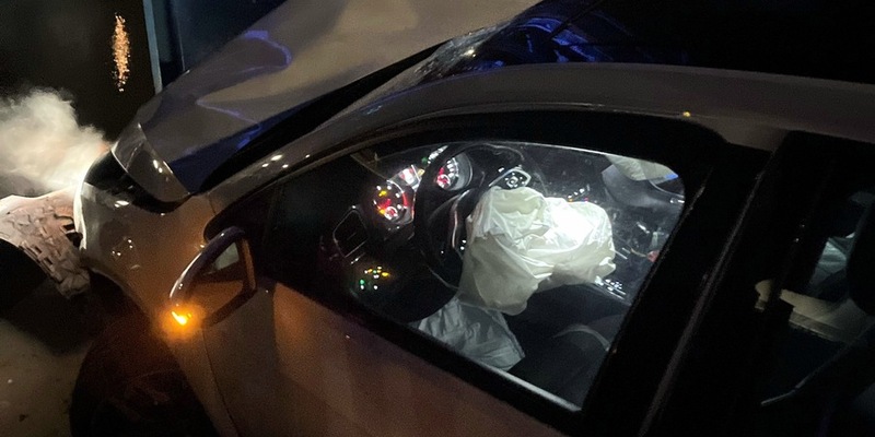 POL-D: Düsseldorf-Hafen - Flucht vor Polizeikontrolle endet im Verkehrsunfall - Zwei Männer schwer verletzt - Verdacht des Drogen- und Alkoholkonsums beim Fahrer - Foto: presseportal.de