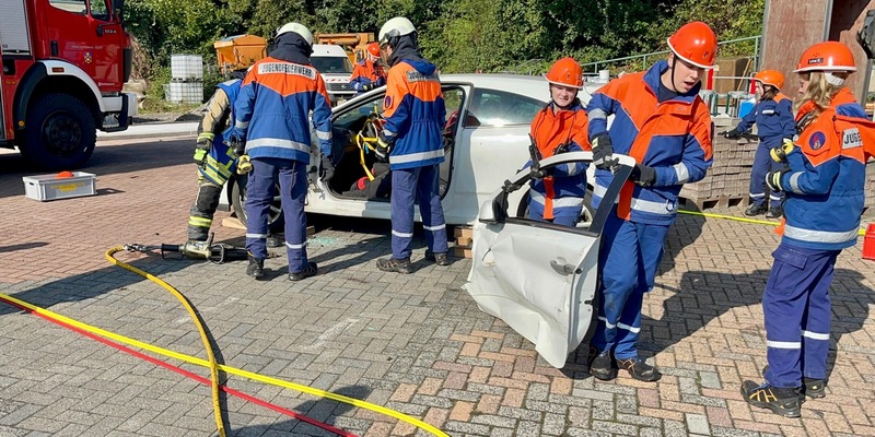 FW Hünxe: 24-Stunden-Dienst der Jugendfeuerwehr Hünxe - Ein Tag voller Einsätze und Kreativität - Foto: presseportal.de