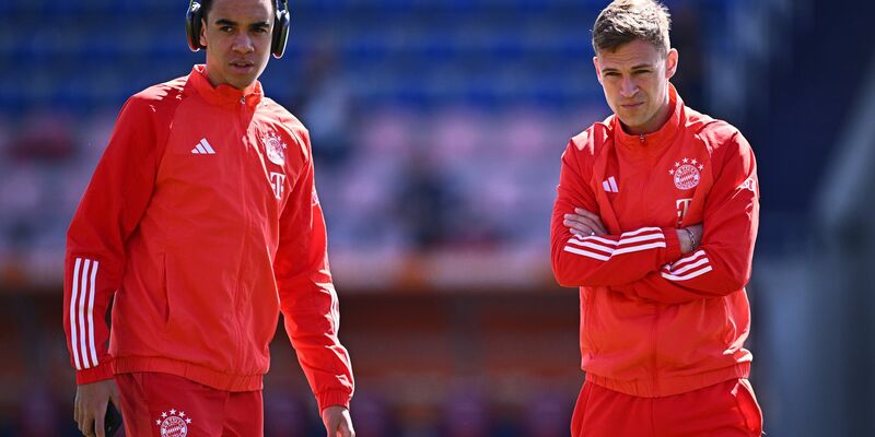 Joshua Kimmich (r) und Jamal Musiala sollen auch in der Zukunft die Gesichter des FC Bayern sein. - Foto: Tom Weller/dpa