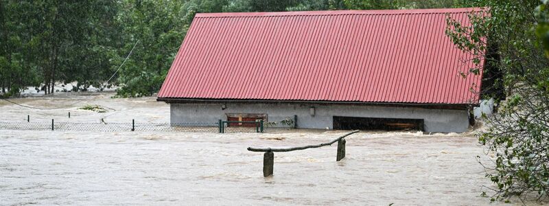 Die Hochwasserwelle in der Oder hat die niederschlesische Stadt Breslau erreicht. (Foto aktuell) - Foto: Maciej Kulczynski/PAP/dpa