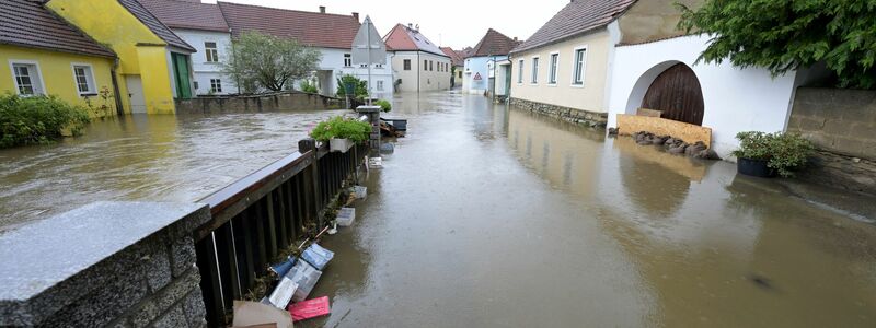 Ganz Niederösterreich wurde aufgrund der Überschwemmungen zum Katastrophengebiet erklärt - auch Schönberg am Kamp. - Foto: Roland Schlager/APA/dpa