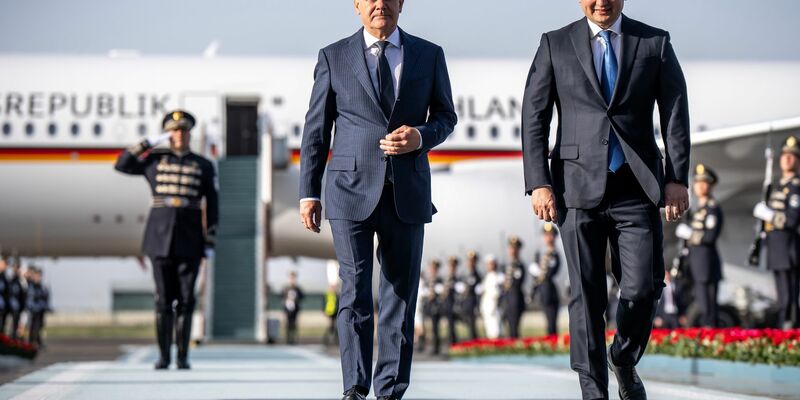 Es ist die erste Reise des Bundeskanzlers nach Zentralasien. - Foto: Michael Kappeler/dpa