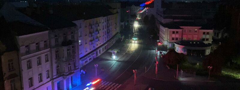 Als Folge des Hochwassers ist am Abend in Opava der Strom ausgefallen. (Foto aktuell) - Foto: Jan Gebert/AP/dpa