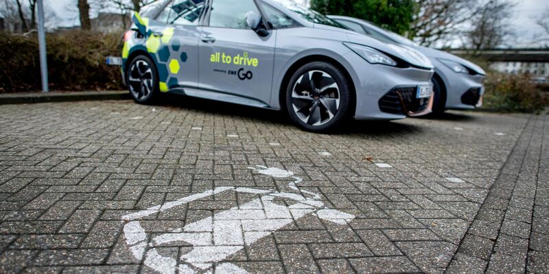 Die Verfügbarkeit von Carsharing-Angeboten fließt in den «Smart City Index» des Bitkom ein. - Foto: Hauke-Christian Dittrich/dpa