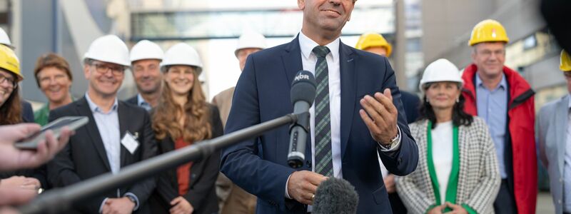 Rund 7.000 Menschen arbeiten für die Meyer Gruppe. - Foto: Izabella Mittwollen/dpa