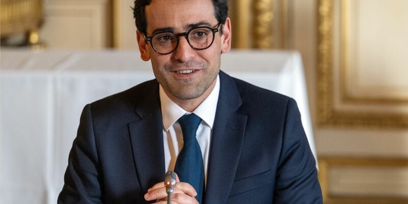 Frankreich schlägt Außenminister Stephane Sejourne für die EU-Kommission vor. - Foto: Soeren Stache/dpa