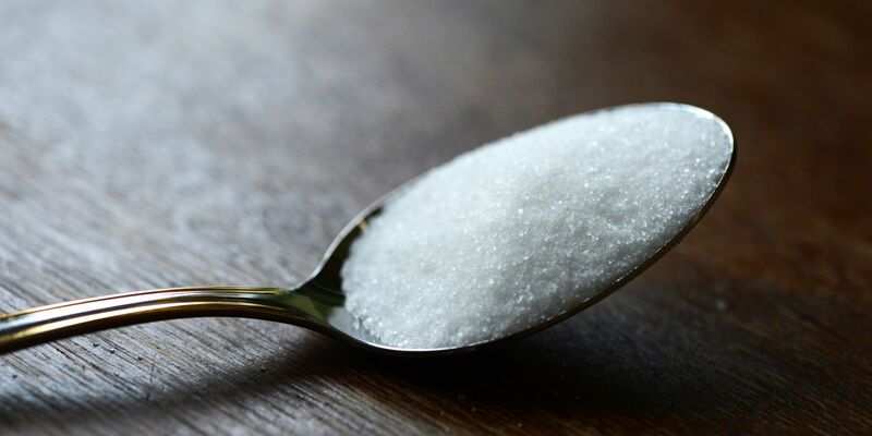 Zucker wird für Verbraucher wieder günstiger. - Foto: Jens Kalaene/dpa-Zentralbild/dpa