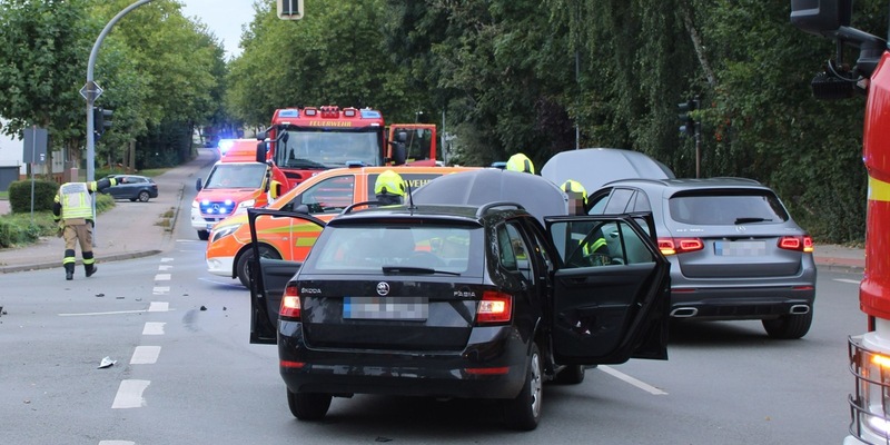 POL-MI: Sechs Personen bei Kreuzungsunfall leicht verletzt - Foto: presseportal.de