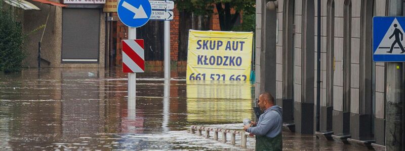 Überschwemmt und verwüstet: Klodzko in Polen. - Foto: Krzysztof Zatycki/AP/dpa