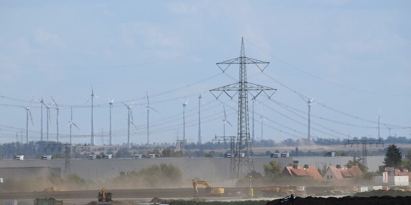 Die Bagger sind auf dem Intel-Gelände in Magdeburg bereits aktiv gewesen. (Archivbild) - Foto: Klaus-Dietmar Gabbert/dpa