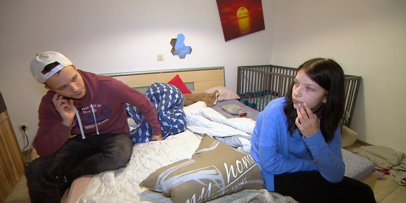 Armes Deutschland - Stempeln oder abrackern?: Ein neues Boxspringbett für Mike und Angelique - Foto: presseportal.de