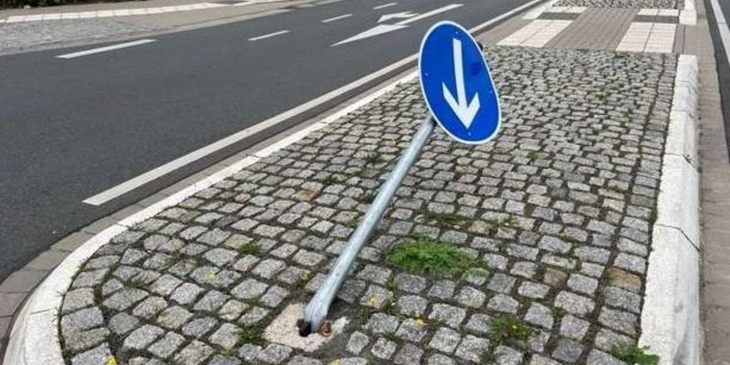 POL-EL: Haselünne - Verkehrszeichen umgefahren - Zeugen gesucht - Foto: presseportal.de
