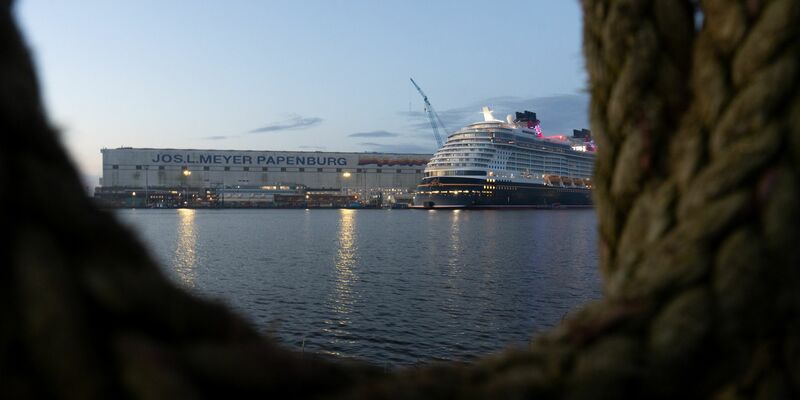 Der Bund und das Land Niedersachsen wollen noch vor Weihnachten zu jeweils 40 Prozent bei der Papenburger Meyer Werft einsteigen. (Archivfoto) - Foto: Izabella Mittwollen/dpa