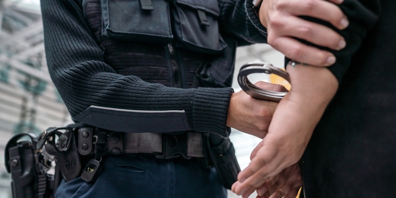 Bundespolizeidirektion München: Bundespolizei am Flughafen München vollstreckt drei Haftbefehle - Foto: presseportal.de