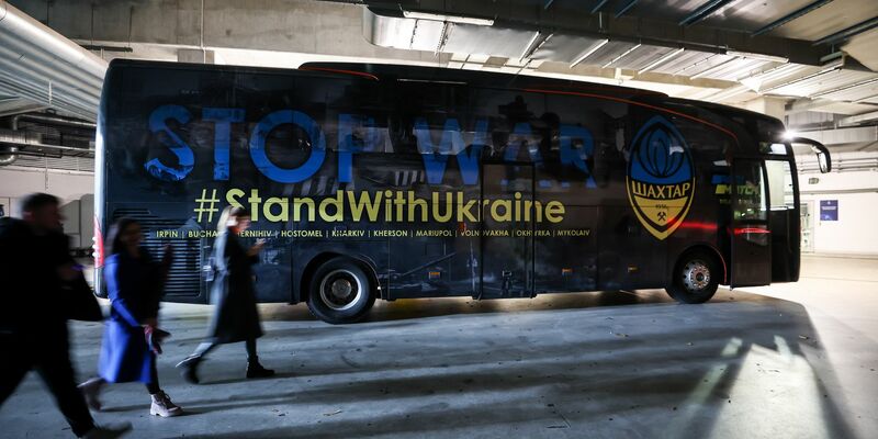 Generaldirektor Serhij Palkin von Schachtjor Donezk hat den Fußball-Weltverband FIFA mit scharfen Worten für das Verhalten seit Kriegsbeginn kritisiert.  - Foto: Jan Woitas/dpa