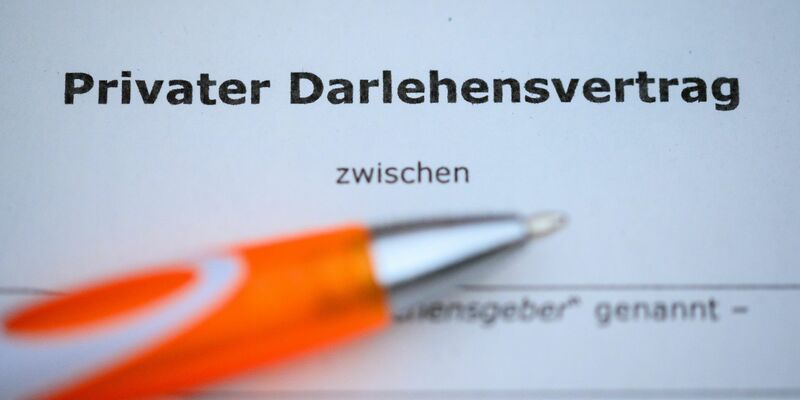 Darlehensverträge auf offener Bühne im Internet? - Foto: Jonas Walzberg/dpa