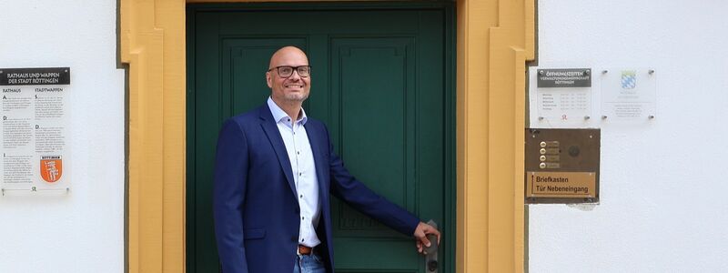 Stand zwar nicht auf dem Wahlzettel, aber wurde gewählt: Bürgermeister Romstöck. - Foto: D. Mitnacht/Stadt Röttingen/dpa