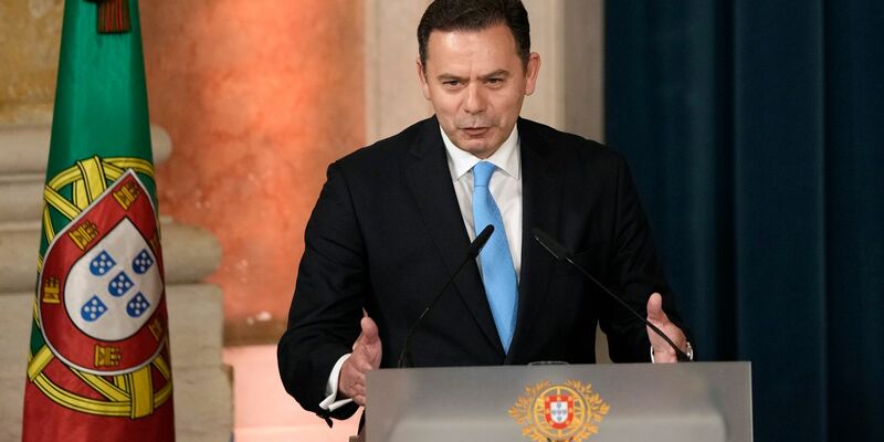 Unter Ministerpräsident Montenegro haben es Migranten in Portugal künftig schwerer. (Archivbild) - Foto: Armando Franca/AP/dpa