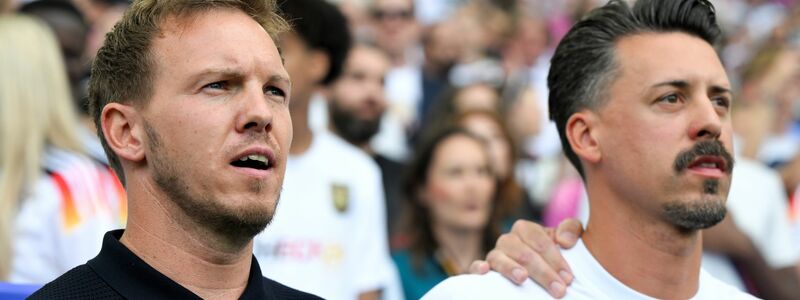 Beim Abspielen der Nationalhymne muss Julian Nagelsmann manchmal mit den Tränen kämpfen. - Foto: Federico Gambarini/dpa