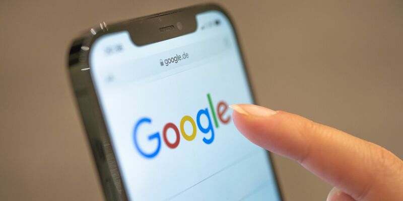 Hunderte Suchergebnisse zu den privaten Aufnahmen hat Google bereits gelöscht. (Symbolbild) - Foto: Mohssen Assanimoghaddam/dpa