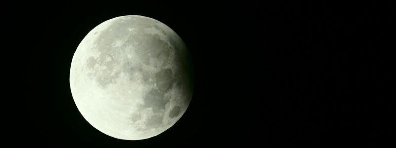 Die Wetteraussichten waren gut - und somit die Chancen auf eine gute Sicht auf den Mond. - Foto: Axel Seidemann/dpa