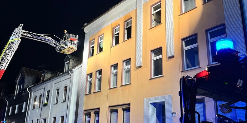 FW-GE: Feuerwehreinsatz in Gelsenkirchen-Schalke - Zwei Menschen sterben bei Wohnungsbrand - Foto: presseportal.de