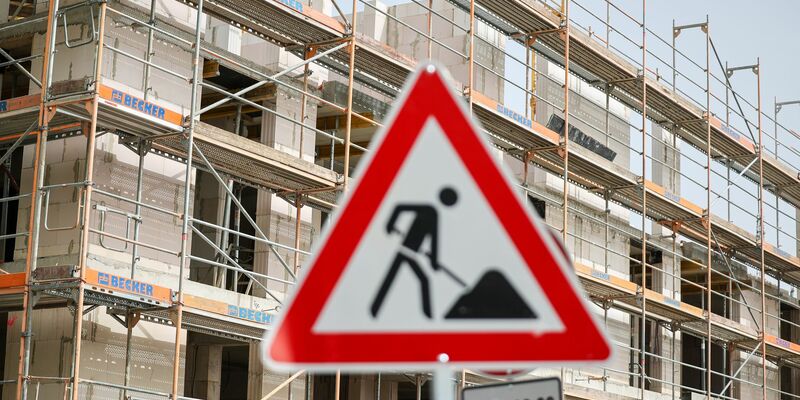 In Deutschland sind auch im Juli deutlich weniger neue Wohnungen genehmigt worden als im Vorjahresmonat. - Foto: Jan Woitas/dpa