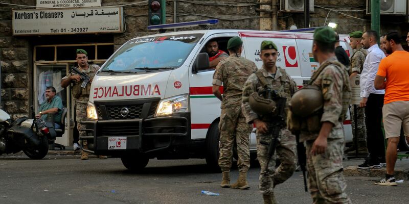 Trauer nach den Explosionen im Libanon. - Foto: Marwan Naamani/dpa