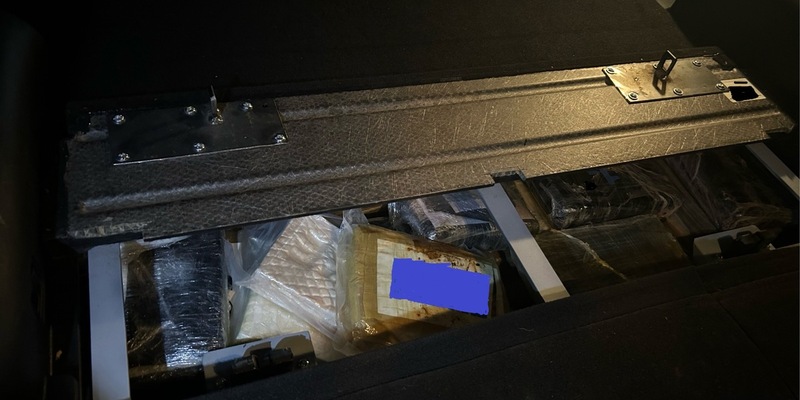 HZA-HB: Zoll verhindert erneut Drogenschmuggel am Bremer Kreuz / Kurierfahrer hatte über 30 kg Kokain und andere Drogen im Fahrzeug versteckt - Foto: presseportal.de