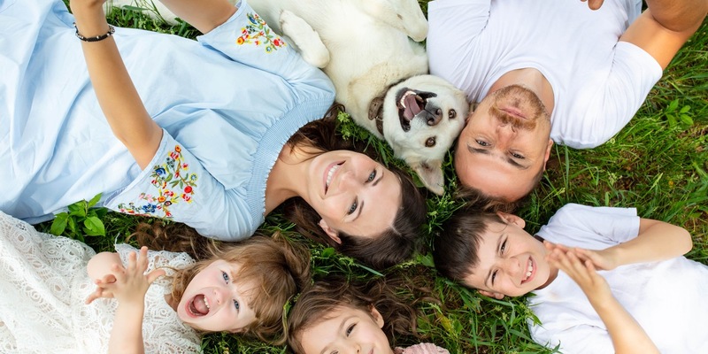 Kinder und Fellnasen - tierisch beste Freunde / PURINA-Studie: Hunde und Katzen können die soziale und emotionale Entwicklung von Kindern fördern - Foto: presseportal.de