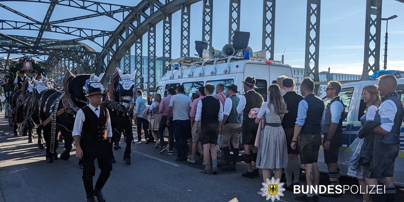 Bundespolizeidirektion München: Bundespolizei: Gut gerüstet für d'Wiesn / Für eine sichere An- und Abreise - Foto: presseportal.de