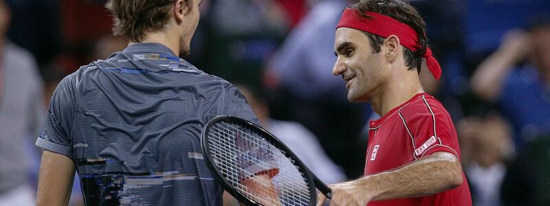 2019 trafen Alexander Zverev und Roger Federer in Shanghai zum letzten Mal aufeinander. - Foto: Andy Wong/AP/dpa