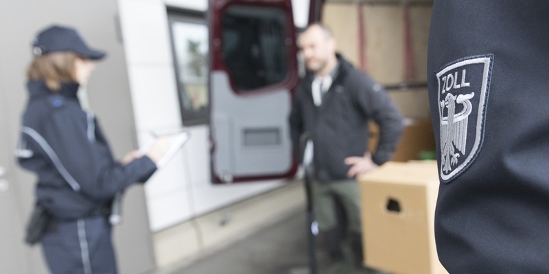 HZA-KI: Zoll und Staatsanwaltschaft Kiel im Kampf gegen Schwarzarbeit / Hauptzollamt Kiel vollstreckt Durchsuchungsbeschlüsse und Vermögensarreste in mehreren Bundesländern - Foto: presseportal.de