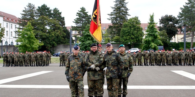 Feierliche Übergabe des Kommandos über das Landeskommando Baden-Württemberg - Foto: presseportal.de
