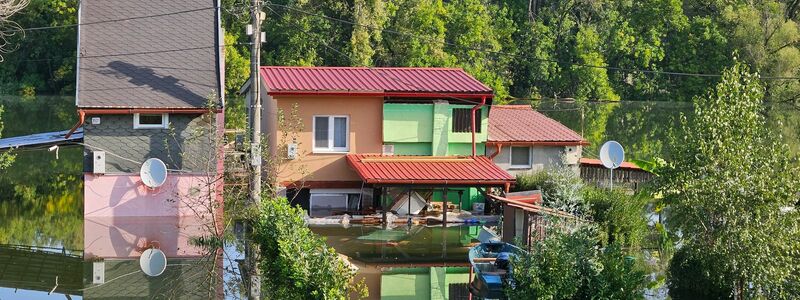 In der Slowakei ist das Hochwasser noch nicht überstanden. - Foto: Milan Drozd/TASR/dpa