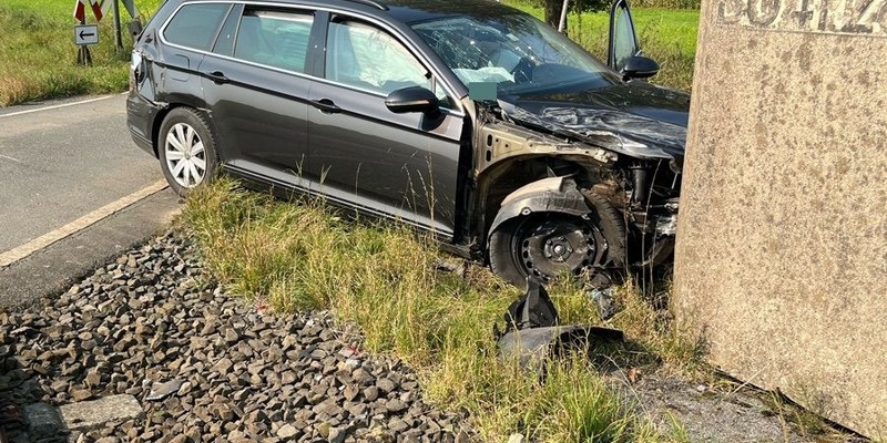 POL-COE: Dülmen, Dernekamp/ Auto und Zug kollidieren - Foto: presseportal.de