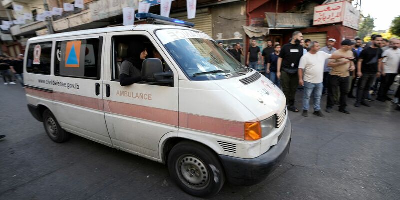 Die Explosionen trafen offenbar viele Hisbollah-Mitglieder - Foto: Bilal Hussein/AP/dpa