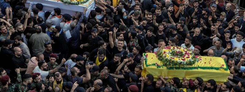 Bei den Explosionen im Libanon wurden Dutzende Menschen getötet und Tausende verletzt. - Foto: Bilal Hussein/AP